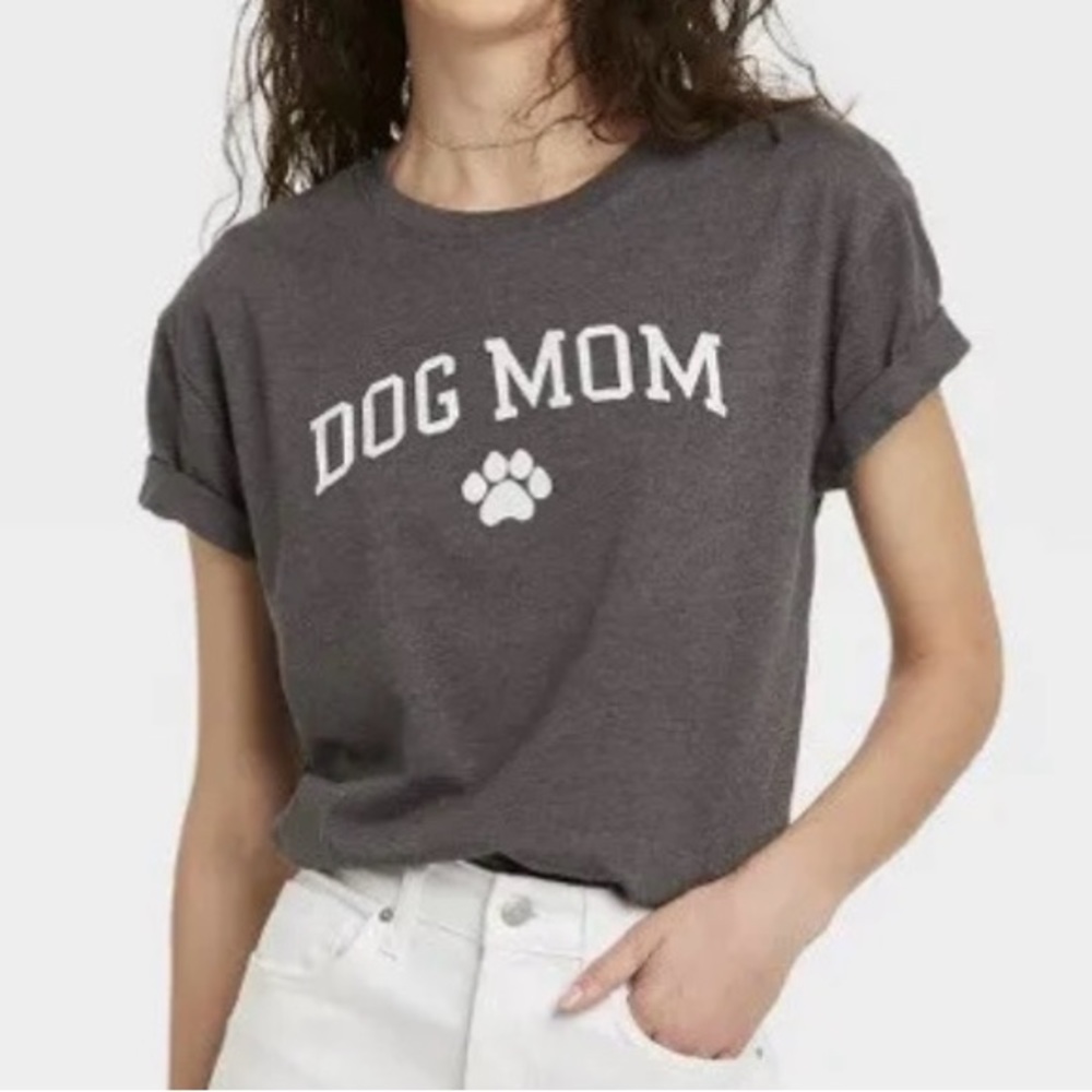 Dog Mom Graphic Tee